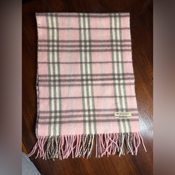 Burberry Scarf EUC 100% Lambswool made in Scotland, Nova check pattern - Picture 3 of 6